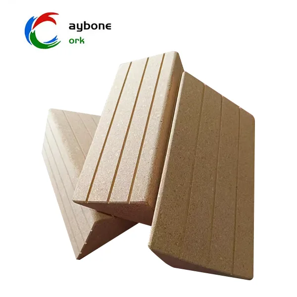 Blocco yoga triangolare in sughero ad alta densità